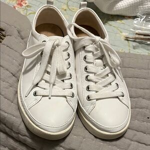 Vionic White Women's Sneakers